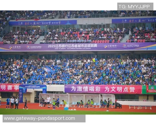 济南足球文化盛宴探秘:激情赛事与城市发展的完美结合 济南足球文化盛宴探秘:激情赛事与城市发展的完美结合