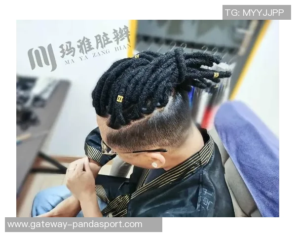 脏辫与足球的完美结合展现运动时尚与个性魅力的新时代风潮