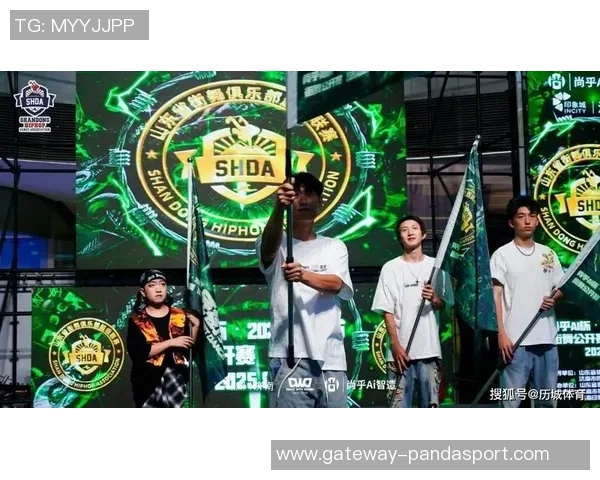 街舞与足球的激情碰撞：探索运动与艺术的完美结合之旅