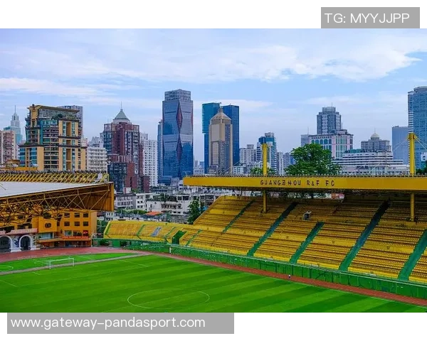 越秀山专业足球场全新改造提升城市体育文化氛围助力青少年足球发展